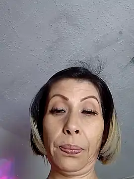 Snapshot of alixia81 chatting on September 18, 10:23 pm alixia81 online show from September 18, 10:23 pm