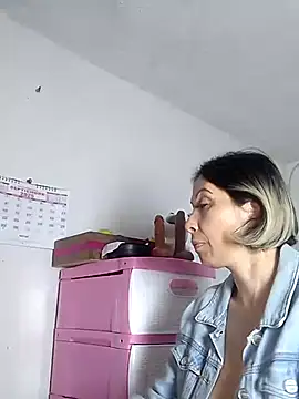 Snapshot of alixia81 chatting on September 26, 11:20 pm alixia81 online show from September 26, 11:20 pm