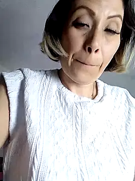 Snapshot of alixia81 chatting on October 3, 11:24 pm alixia81 online show from October 3, 11:24 pm
