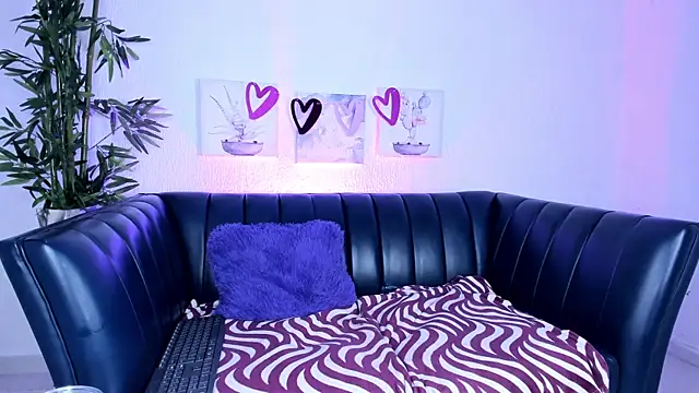 Snapshot of Harmony_Malkova chatting on February 18, 6:37 am Harmony Malkova online show from February 18, 6:37 am