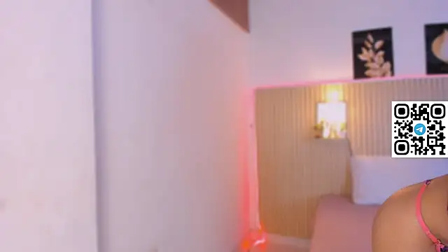 Snapshot of Harmony_Malkova chatting on November 22, 3:05 am Harmony Malkova online show from November 22, 3:05 am