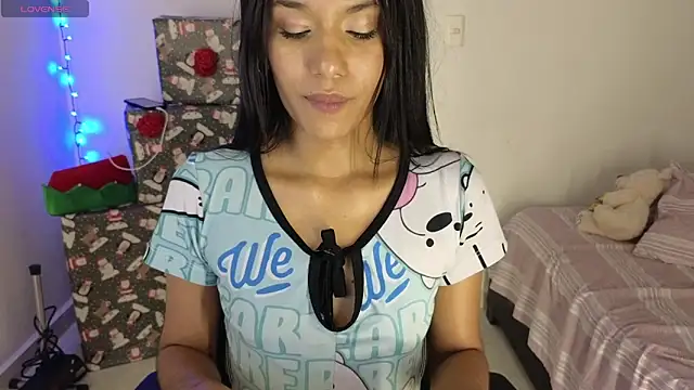 Snapshot of kharelys_777 chatting on December 6, 3:30 am kharelys 777 online show from December 6, 3:30 am