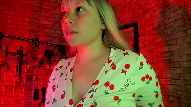 Snapshot of Cherry_xoxx chatting on October 24, 11:39 am Cherry xoxx online show from October 24, 11:39 am