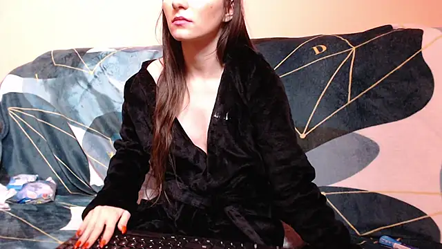 Snapshot of AlmaQueen chatting on December 28, 12:56 pm AlmaQueen online show from December 28, 12:56 pm