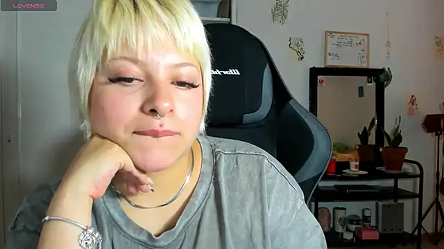 Snapshot of sammymoon chatting on July 7, 8:18 am sammymoon online show from July 7, 8:18 am