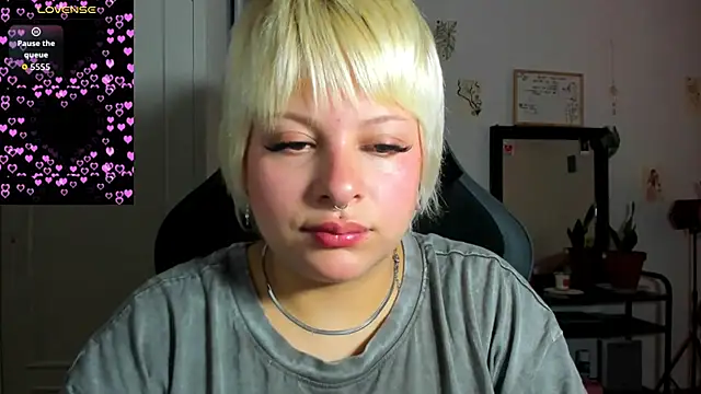 Snapshot of sammymoon chatting on July 8, 9:14 am sammymoon online show from July 8, 9:14 am