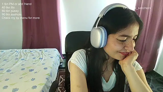 ChloeSanchezx online show from March 11, 7:31 pm