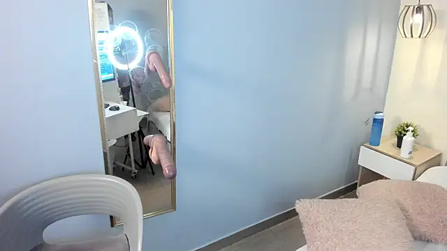 escarleth   online show from March 10, 3:20 pm