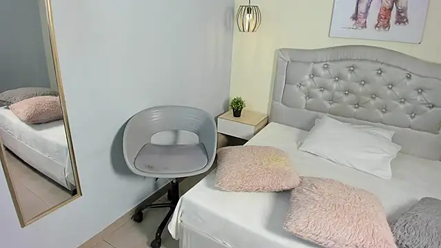 escarleth   online show from February 27, 1:44 pm