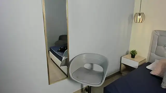 Snapshot of escarleth__ chatting on June 8, 1:33 pm escarleth online show from June 8, 1:33 pm