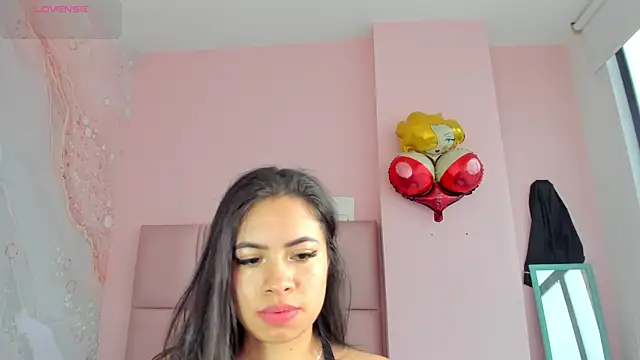 soyzarahtorres online show from October 31, 2:51 pm