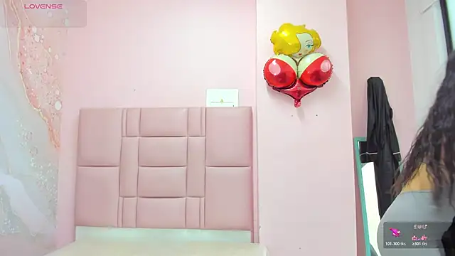 soyzarahtorres online show from December 22, 9:45 pm