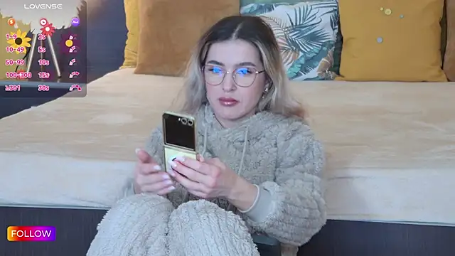 Snapshot of Sarah-Hart chatting on January 21, 6:11 am Sarah-Hart online show from January 21, 6:11 am