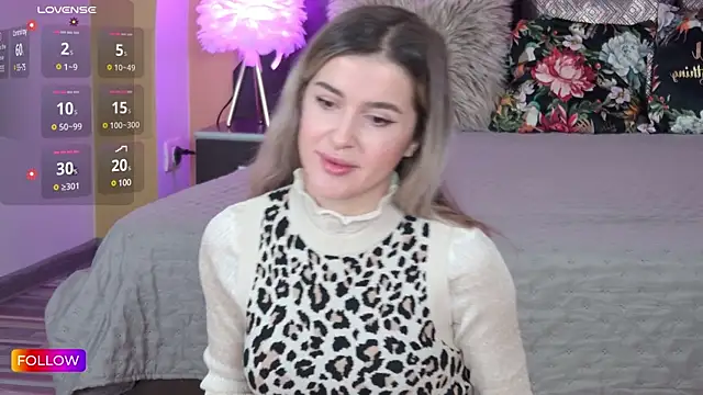 Snapshot of Sarah-Hart chatting on February 6, 8:50 am Sarah-Hart online show from February 6, 8:50 am