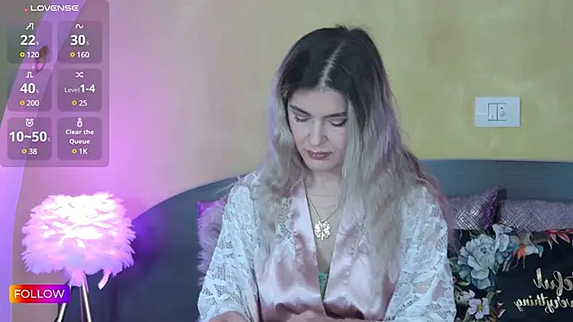 Snapshot of Sarah-Hart chatting on February 8, 5:51 am Sarah-Hart online show from February 8, 5:51 am