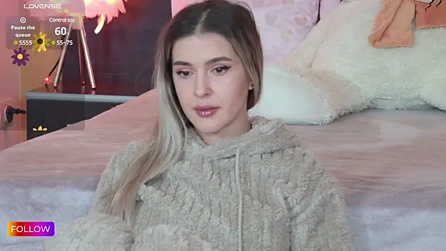 Snapshot of Sarah-Hart chatting on February 16, 6:32 am Sarah-Hart online show from February 16, 6:32 am