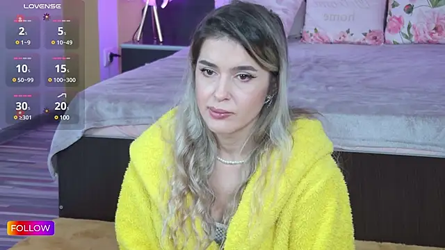 Snapshot of Sarah-Hart chatting on February 17, 7:04 am Sarah-Hart online show from February 17, 7:04 am