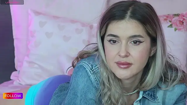 Snapshot of Sarah-Hart chatting on February 18, 8:38 am Sarah-Hart online show from February 18, 8:38 am