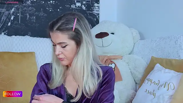 Snapshot of Sarah-Hart chatting on November 30, 3:38 pm Sarah-Hart online show from November 30, 3:38 pm