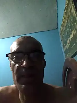 Snapshot of hugosafado333 chatting on December 7, 6:43 am hugosafado333 online show from December 7, 6:43 am