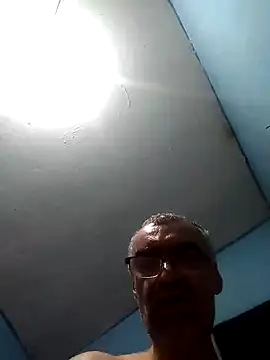 Snapshot of hugosafado333 chatting on January 17, 5:11 am hugosafado333 online show from January 17, 5:11 am