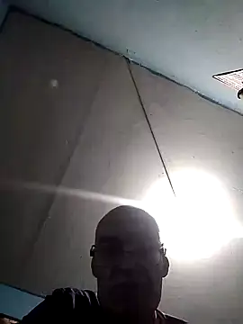 Snapshot of hugosafado333 chatting on February 2, 2:06 am hugosafado333 online show from February 2, 2:06 am