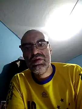 Snapshot of hugosafado333 chatting on February 14, 5:19 am hugosafado333 online show from February 14, 5:19 am