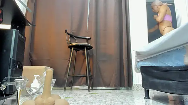 Snapshot of isa_lancaster chatting on March 10, 1:45 am isa lancaster online show from March 10, 1:45 am