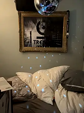 pillepallex84x online show from October 11, 3:39 am