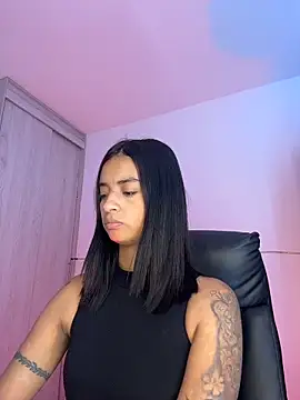 Snapshot of Laura_fernandezII chatting on April 28, 6:46 pm Laura fernandezII online show from April 28, 6:46 pm