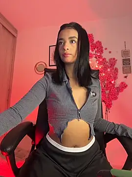 Snapshot of Laura_fernandezII chatting on May 6, 2:40 am Laura fernandezII online show from May 6, 2:40 am