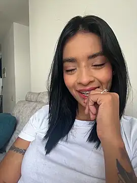 Snapshot of Laura_fernandezII chatting on May 17, 7:32 pm Laura fernandezII online show from May 17, 7:32 pm