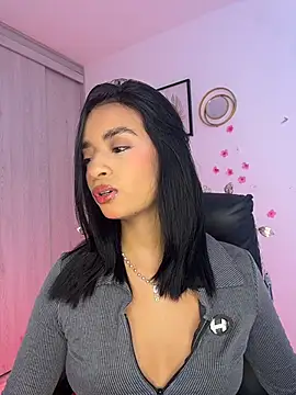 Snapshot of Laura_fernandezII chatting on May 26, 7:10 pm Laura fernandezII online show from May 26, 7:10 pm