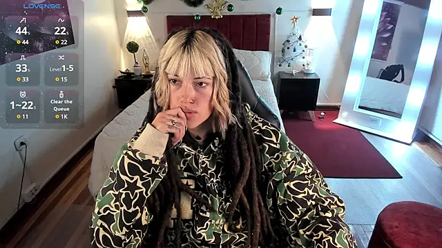 Snapshot of _sharlotte777 chatting on December 18, 3:33 pm  sharlotte777 online show from December 18, 3:33 pm