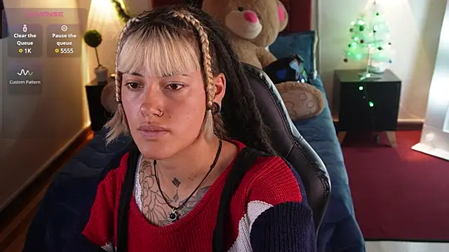 Snapshot of _sharlotte777 chatting on December 27, 3:31 am  sharlotte777 online show from December 27, 3:31 am