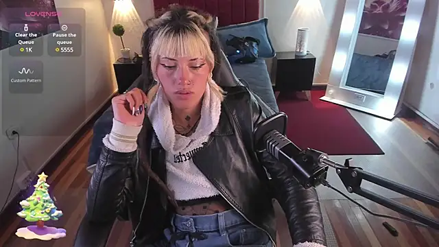 Snapshot of _sharlotte777 chatting on January 14, 3:36 pm  sharlotte777 online show from January 14, 3:36 pm