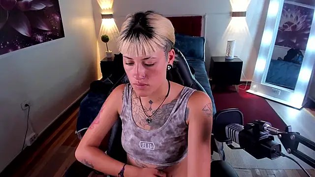 Snapshot of _sharlotte777 chatting on January 18, 5:37 pm  sharlotte777 online show from January 18, 5:37 pm