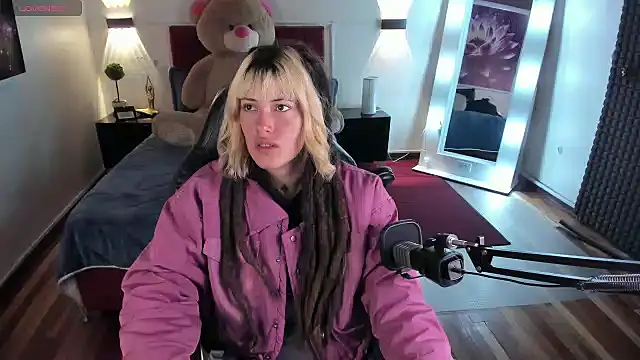 Snapshot of _sharlotte777 chatting on February 3, 3:17 pm  sharlotte777 online show from February 3, 3:17 pm