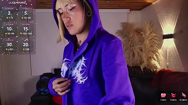 Snapshot of _sharlotte777 chatting on February 11, 7:27 pm  sharlotte777 online show from February 11, 7:27 pm