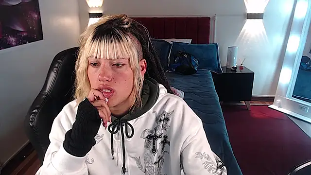 Snapshot of _sharlotte777 chatting on February 12, 4:11 pm  sharlotte777 online show from February 12, 4:11 pm