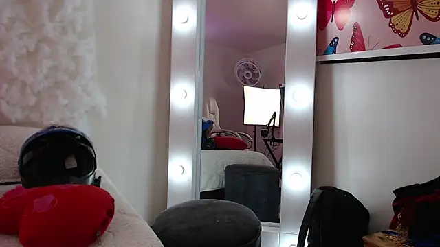 Snapshot of _sharlotte777 chatting on February 14, 1:08 pm  sharlotte777 online show from February 14, 1:08 pm