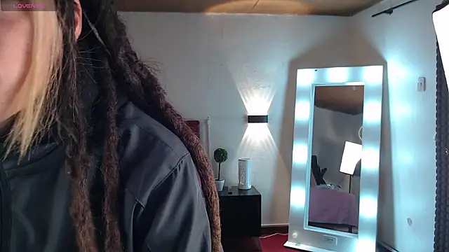 Snapshot of _sharlotte777 chatting on March 10, 12:48 pm  sharlotte777 online show from March 10, 12:48 pm