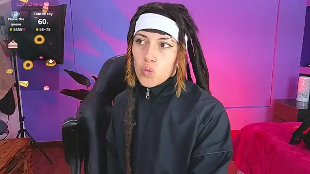 Snapshot of _sharlotte777 chatting on October 21, 1:45 pm  sharlotte777 online show from October 21, 1:45 pm