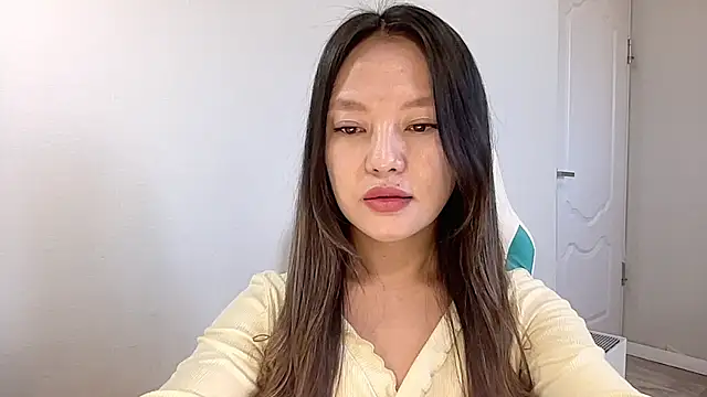 Risalynn online show from December 11, 3:45 am