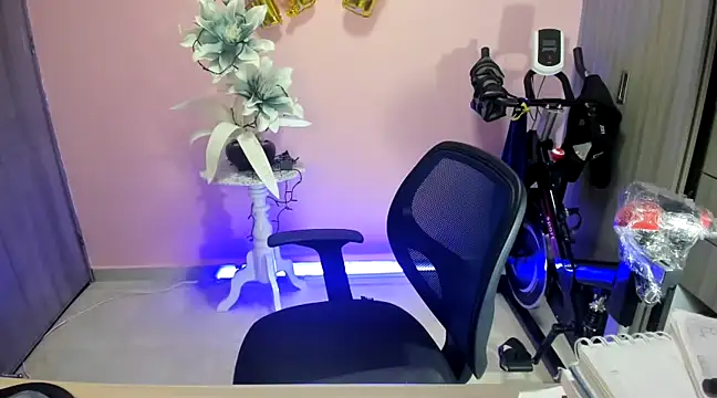 Snapshot of KAROL_MILF chatting on December 3, 12:46 am KAROL MILF online show from December 3, 12:46 am