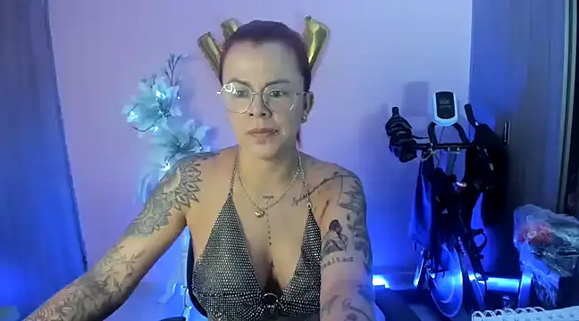 Snapshot of KAROL_MILF chatting on December 7, 7:32 pm KAROL MILF online show from December 7, 7:32 pm