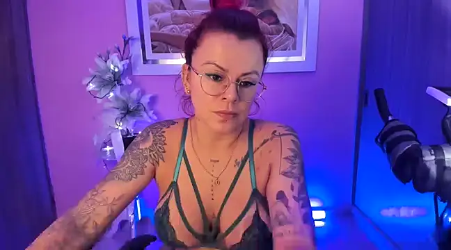 Snapshot of KAROL_MILF chatting on February 1, 11:16 pm KAROL MILF online show from February 1, 11:16 pm