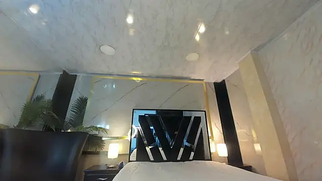 Princess Violett online show from December 5, 2:58 pm