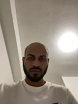 islandvybee55 online show from December 28, 2:33 am