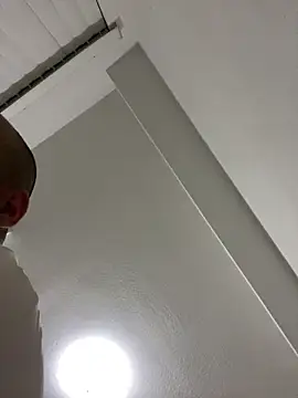 islandvybee55 online show from March 7, 4:46 am